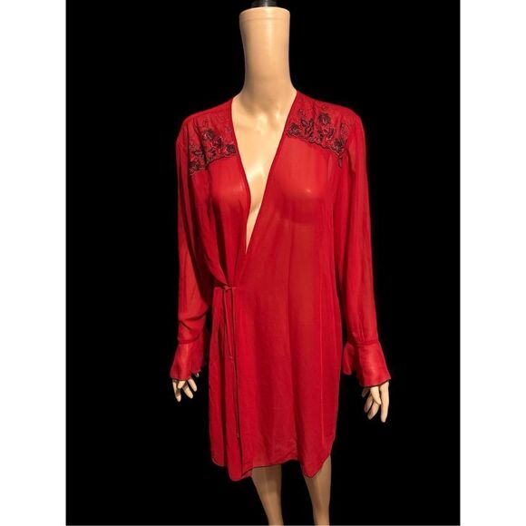 Cute women Gilligan O’malley Red Sheer Short no belt Robe Embroidered S/M GREAT - Picture 1 of 4